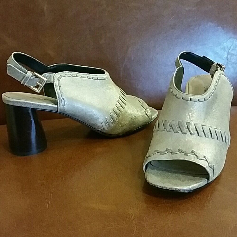 Donald Pliner sz 6M Metallic Leather Sandals